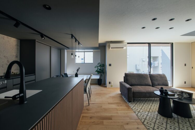 静かに主張する家