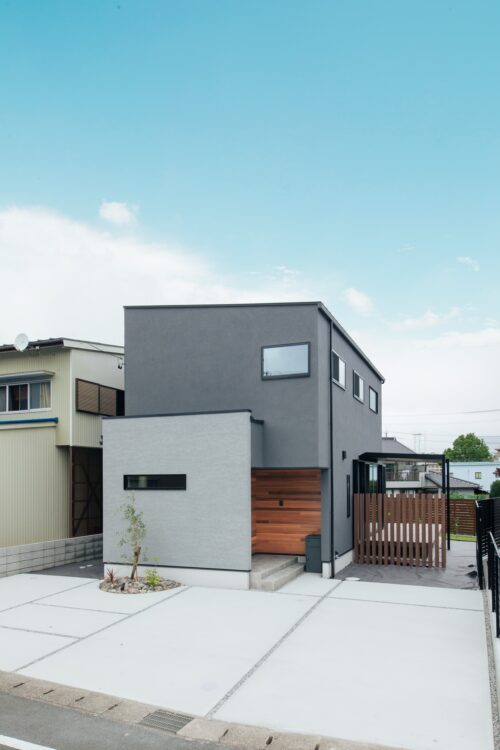 大人らしい優雅さを感じる家